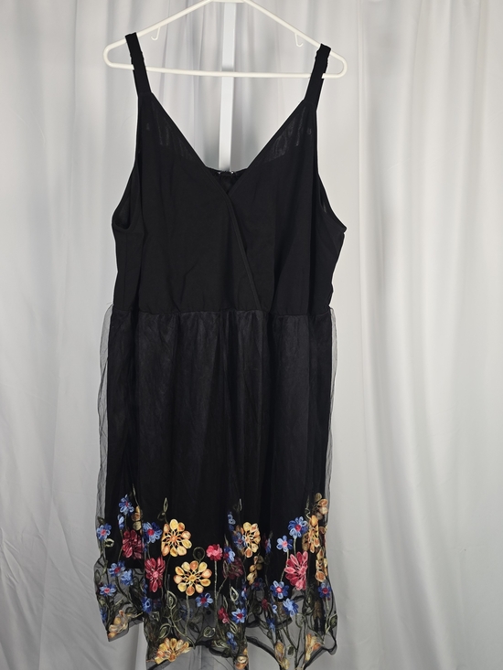 BloomChic Dresses & Skirts - Bloom Chic Dress In 22-24 Black Sleeveless Party Date Night Dress Embroidered